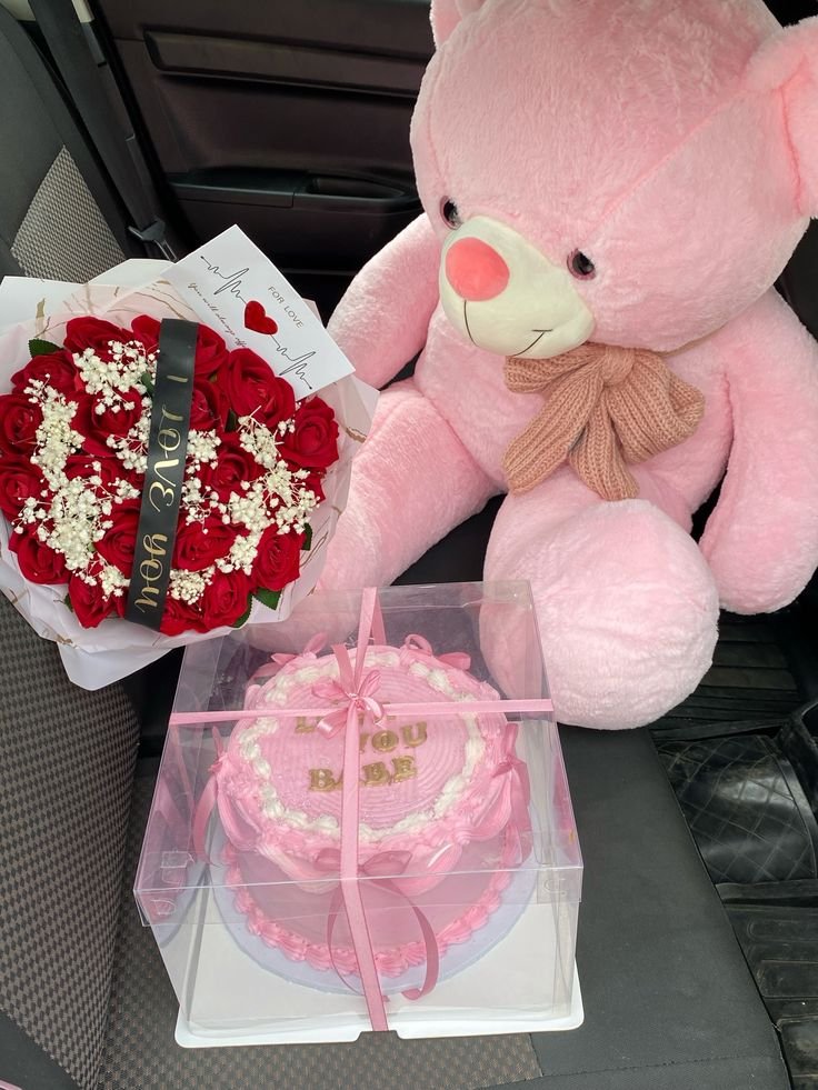 Cake, teddy bear and roses gift set